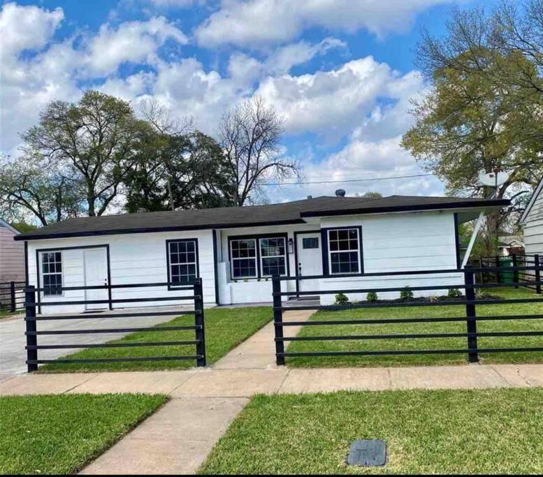Вилла Cozy House Downtown Houston! Экстерьер фото